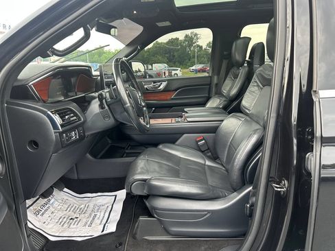 Used 2022 Lincoln Navigator Reserve AWD/4WD image 11