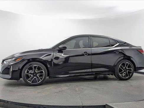 Used 2024 Nissan Sentra SR w/ SR Premium Package FWD image 3