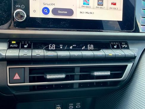 Certified 2025 Toyota Camry SE w/ Convenience Package AWD/4WD image 23