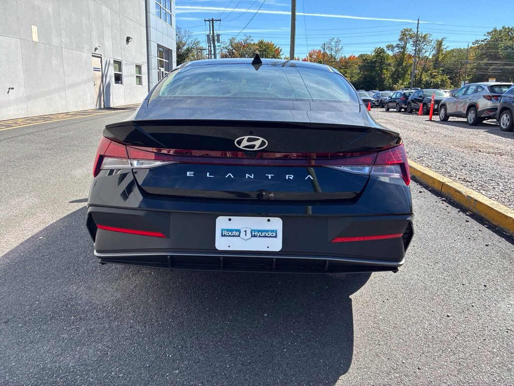 New 2026 Hyundai Elantra SEL Sport FWD image 6