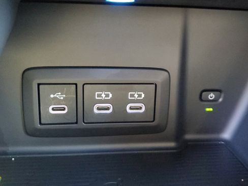 Used 2023 Toyota Venza LE image 21