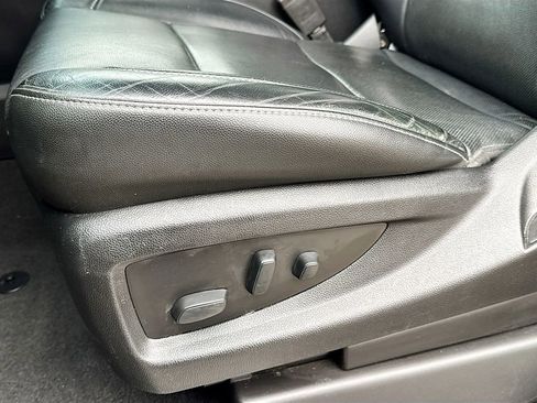 Used 2020 GMC Yukon XL SLT w/ Premium Edition image 24