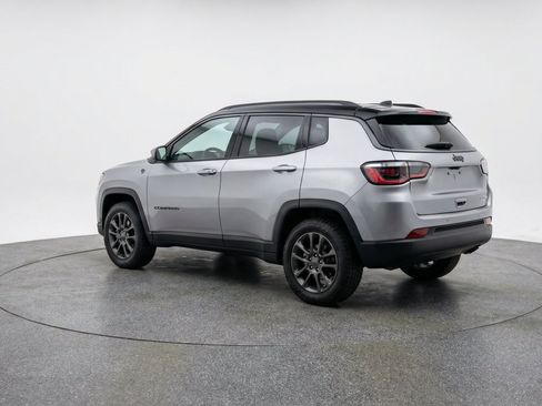 Used 2025 Jeep Compass Trailhawk AWD/4WD image 6
