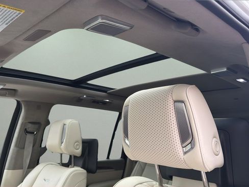 Certified 2025 Cadillac Escalade ESV Premium Luxury Platinum w/ LPO, Floor Liner Package AWD/4WD image 26