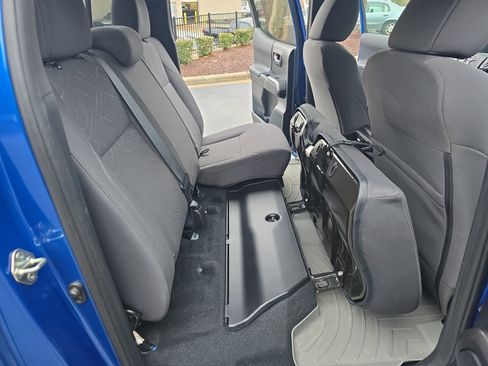 Used 2017 Toyota Tacoma TRD Off-Road w/ Tow Package image 12