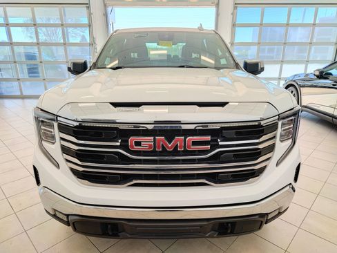 Used 2024 GMC Sierra 1500 SLT AWD/4WD image 8