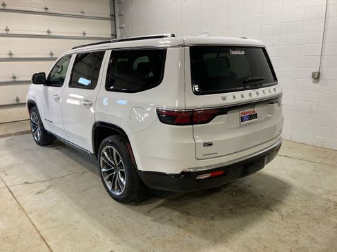 Used 2023 Jeep Wagoneer Series III w/ Premium Group I AWD/4WD image 18
