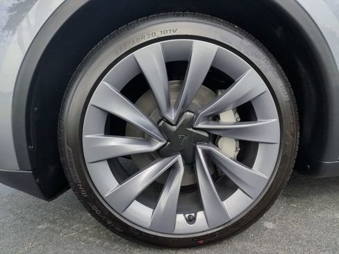 Used 2026 Tesla Model Y 2WD image 9