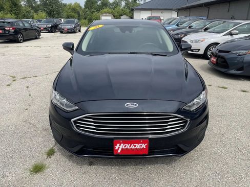Used 2020 Ford Fusion SE FWD image 2