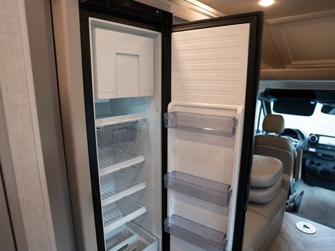 Used 2023 Mercedes-Benz Sprinter 4500 image 28