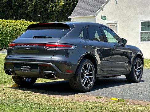 Certified 2025 Porsche Macan AWD/4WD image 8