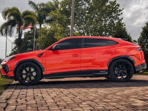 Used 2024 Lamborghini Urus Performante image 2