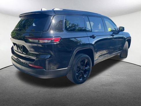 Used 2023 Jeep Grand Cherokee L Limited w/ Black Appearance Package AWD/4WD image 18