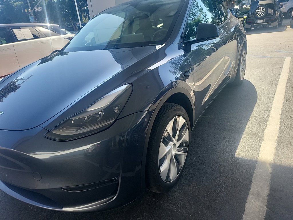 Used 2023 Tesla Model Y Long Range AWD/4WD image 1