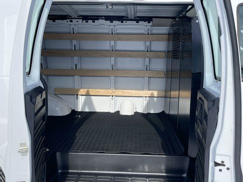 Used 2024 GMC Savana 2500 w/ Driver Convenience Package image 15