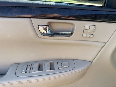 Used 2008 Cadillac DTS w/ Sun And Sound Package image 6