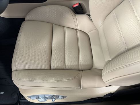 Certified 2025 Porsche Macan S image 15