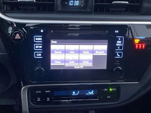 Used 2019 Toyota Corolla LE image 11