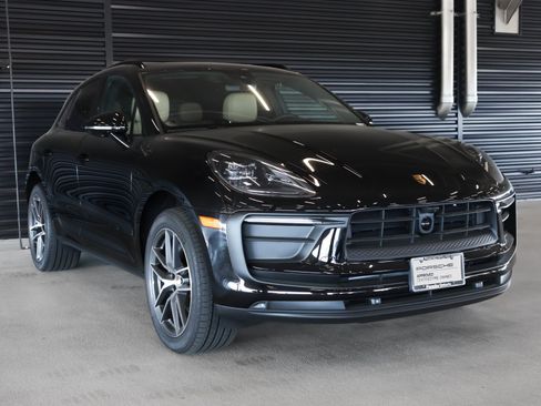 Certified 2026 Porsche Macan AWD/4WD image 7