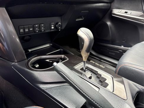 Used 2018 Toyota RAV4 SE w/ Advanced Technology Package AWD/4WD image 29