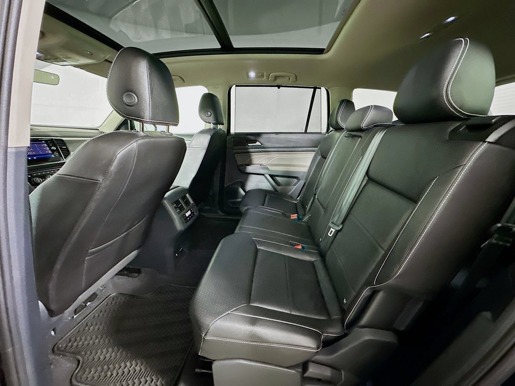 Used 2023 Volkswagen Atlas SE w/ Panoramic Sunroof Package FWD image 18