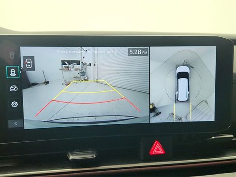 Used 2025 Kia Carnival SX Prestige image 24