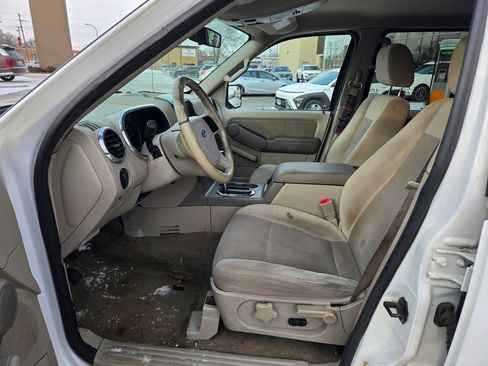 Used 2006 Ford Explorer XLT image 23