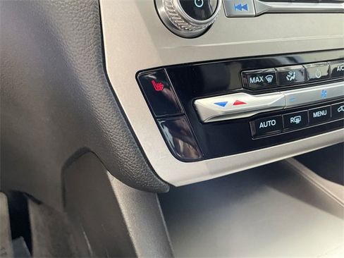 Used 2022 Ford Explorer XLT image 30