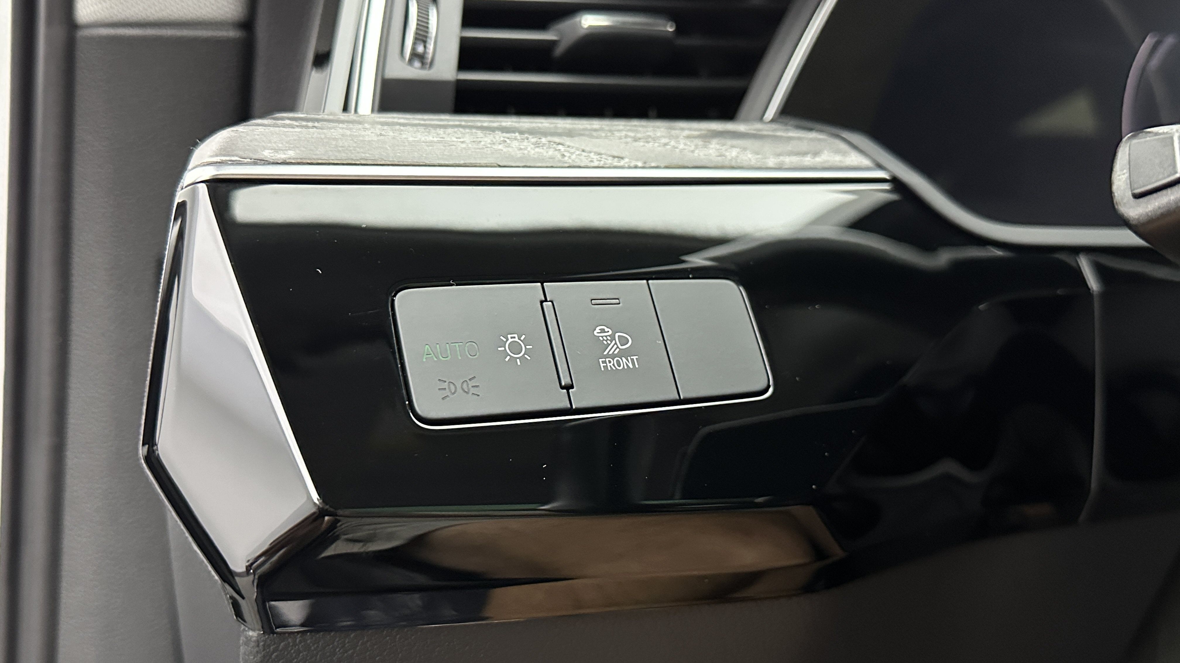 Used 2021 Audi e-tron Premium w/ Black Optic Package AWD/4WD image 19
