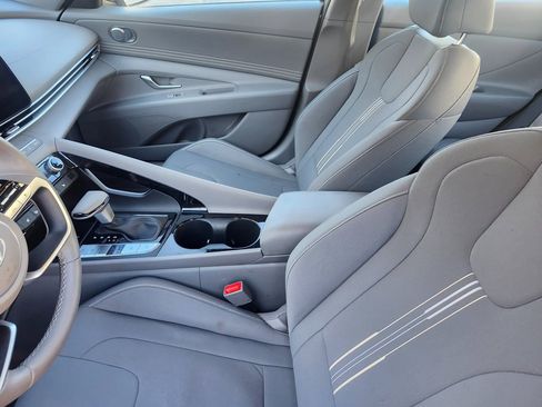 Used 2025 Hyundai Elantra SEL image 18