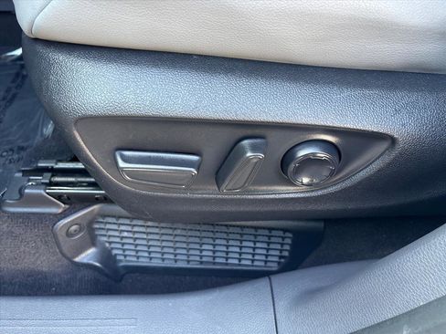 Used 2023 Toyota Sienna XLE image 9