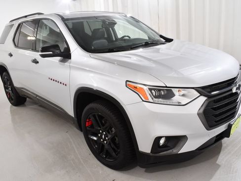 Used 2021 Chevrolet Traverse Premier w/ Redline Edition AWD/4WD image 5