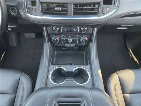 Used 2024 Chevrolet Suburban LT image 12