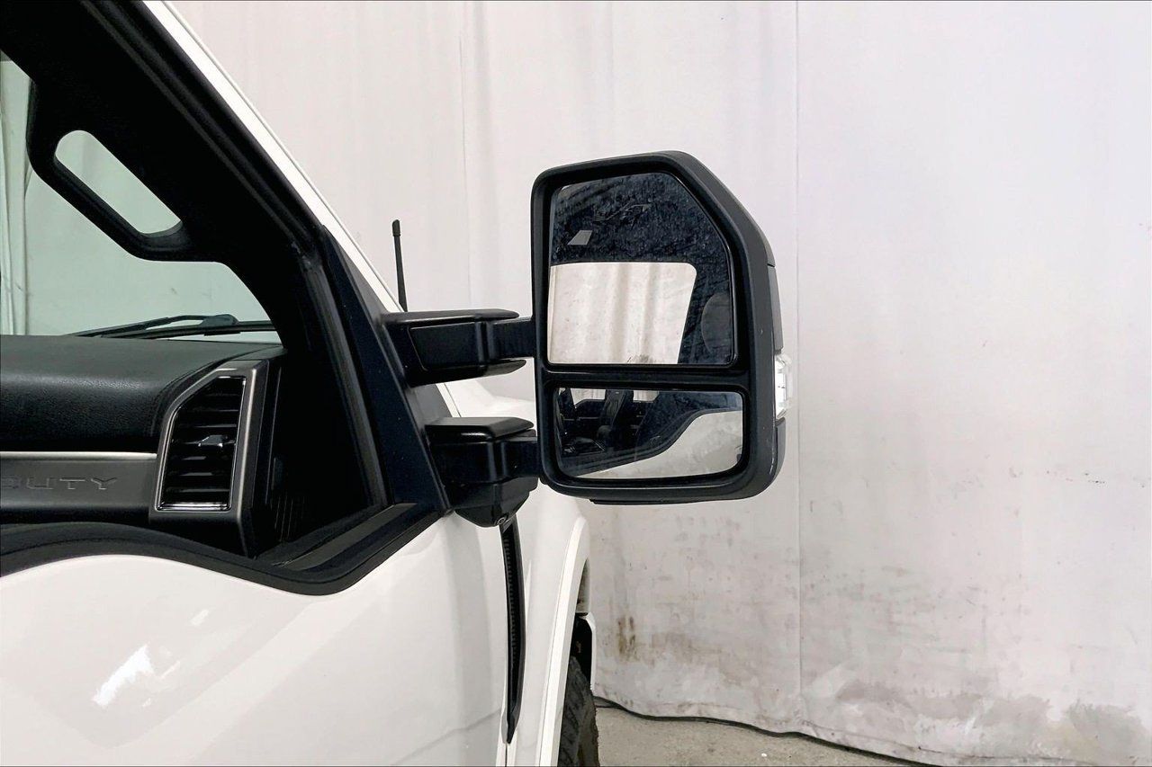 Used 2022 Ford F350 Platinum w/ Tremor Off-Road Package AWD/4WD image 11