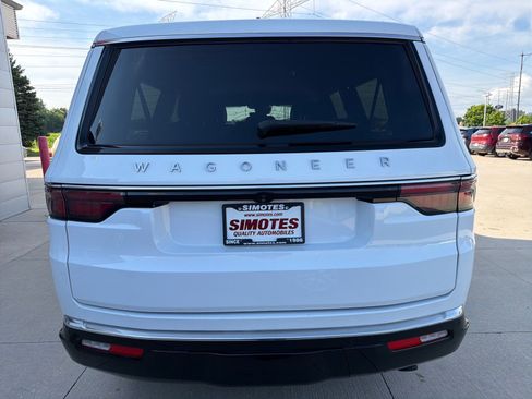 Used 2025 Jeep Wagoneer L Series II AWD/4WD image 7