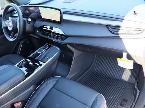 Used 2025 Buick Enclave Preferred w/ Power Package image 33