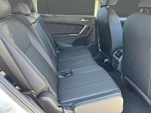 Certified 2023 Volkswagen Tiguan SE w/ Panoramic Sunroof Package FWD image 18