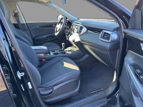 Used 2016 Kia Sorento LX image 10