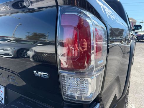 Used 2020 Toyota Tacoma TRD Off-Road w/ Technology Package image 28