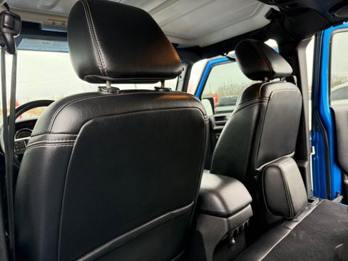 Used 2014 Jeep Wrangler Unlimited Rubicon w/ Dual Top Group image 17