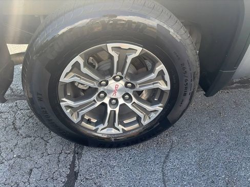 Used 2025 GMC Sierra 1500 SLT AWD/4WD image 13