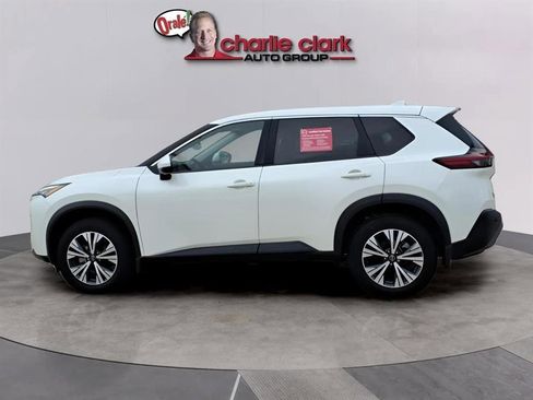 Used 2023 Nissan Rogue SV image 2