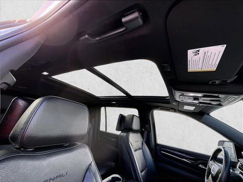 Used 2024 GMC Yukon XL Denali w/ Advanced Technology Package image 17