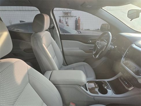 Used 2020 GMC Acadia SLE image 2