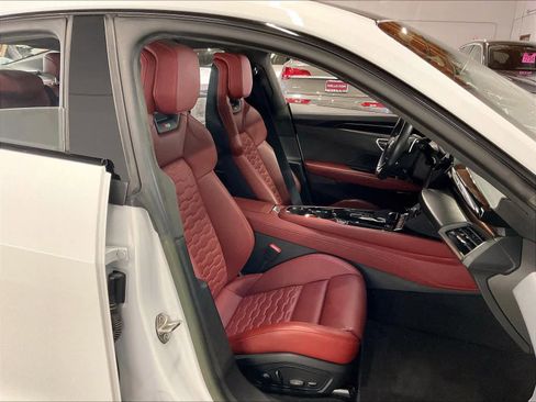 Used 2022 Audi RS e-tron GT w/ Carbon Performance Package image 10