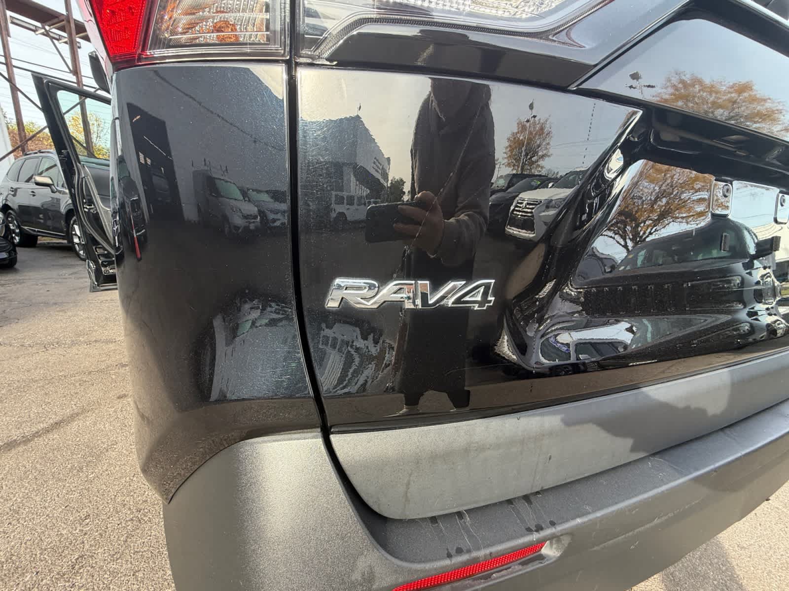 Used 2021 Toyota RAV4 LE w/ Carpet Mat Package (TMS) AWD/4WD image 28