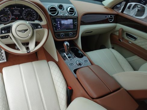 Used 2018 Bentley Bentayga Mulliner image 7