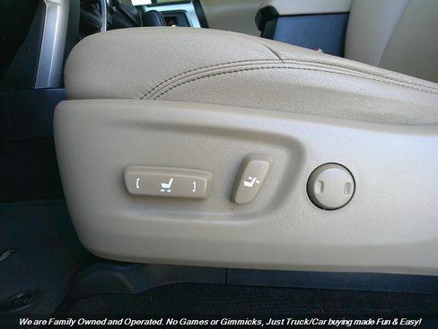 Used 2018 Toyota 4Runner SR5 Premium image 16