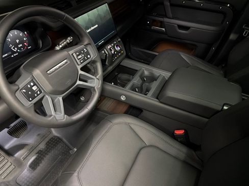New 2026 Land Rover Defender 110 X-Dynamic SE AWD/4WD image 4