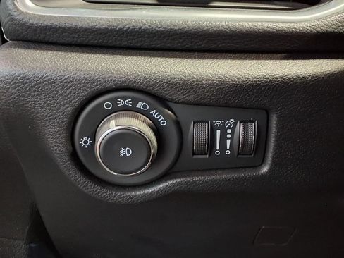 Used 2024 Chrysler Pacifica Limited w/ S Appearance Package FWD image 19